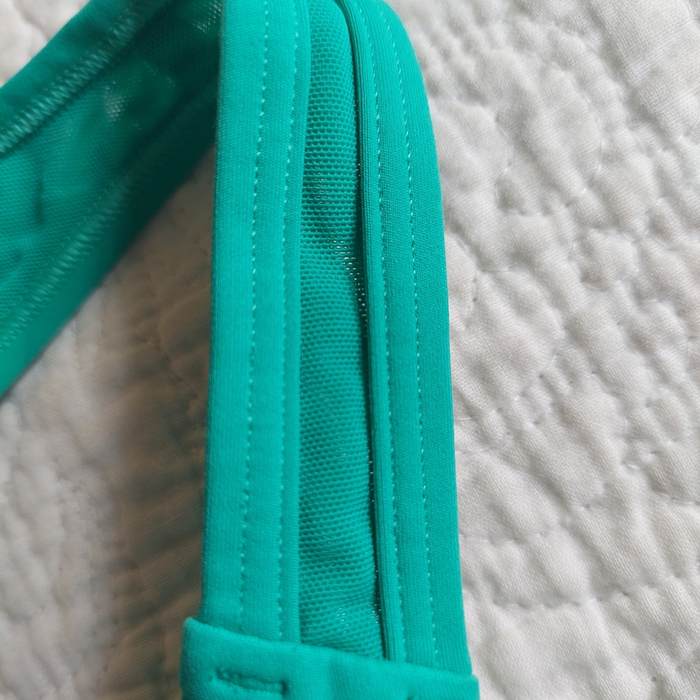 Athleta Racerback Sports Bra In GREEN - Picture 5 of 6